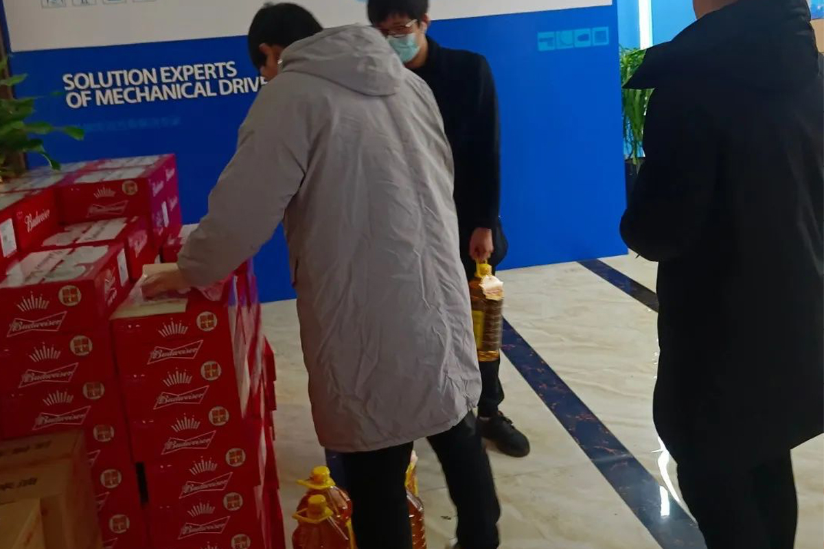 大展宏兔年，有一種溫暖是公司發年貨